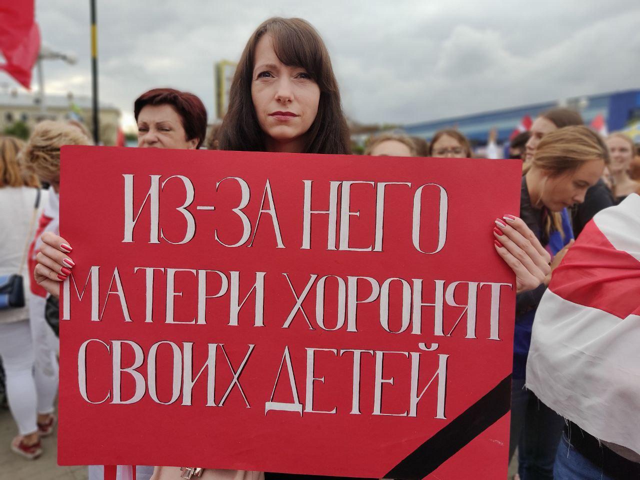 "От любви до ненависти один автозак": в Минске проходит женский марш 