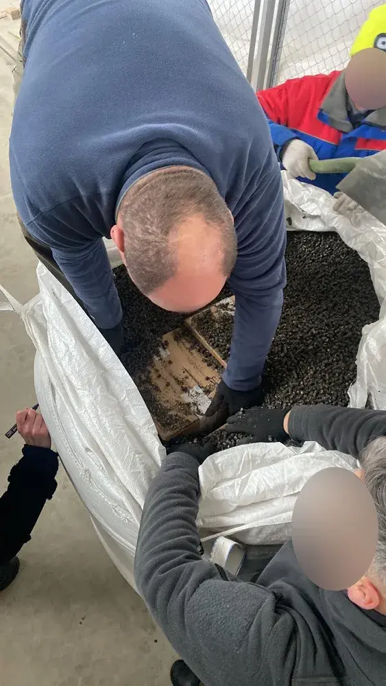Як выглядае рэкордная кантрабанда цыгарэт з Беларусі, затрыманая ў Літве