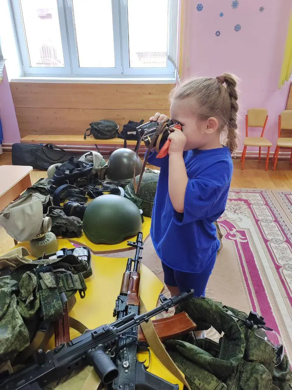 У Фаніпалі ў дзіцячым садку хлопчыкі і дзяўчынкі атрымалі аўтаматы