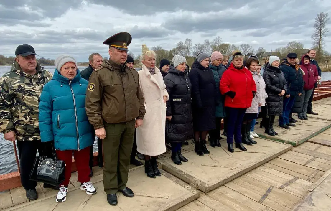 У Бешанковічах усталявалі пантонны мост праз Заходнюю Дзвіну