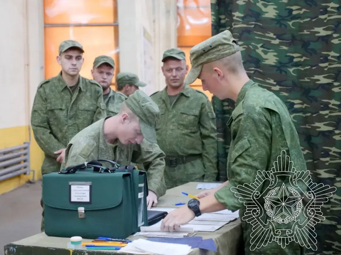 Аграрыяў, якія дрэнна збіралі ўраджай, ужо пачалі адпраўляць у войска