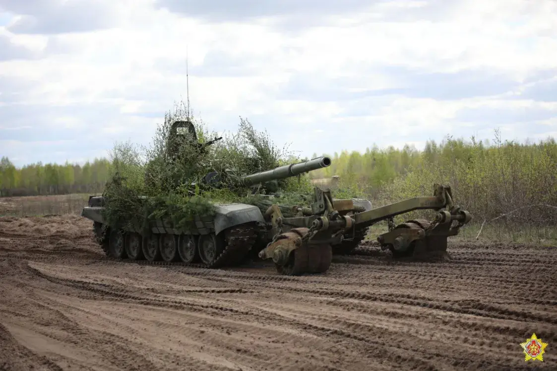 Беларускія вайскоўцы адпрацоўваюць задачы па размініраванні мясцовасці