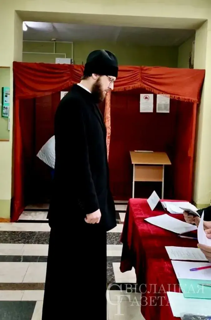 Пяткевіч кажа, што людзі ідуць галасаваць датэрмінова "у сілу розных прычын"