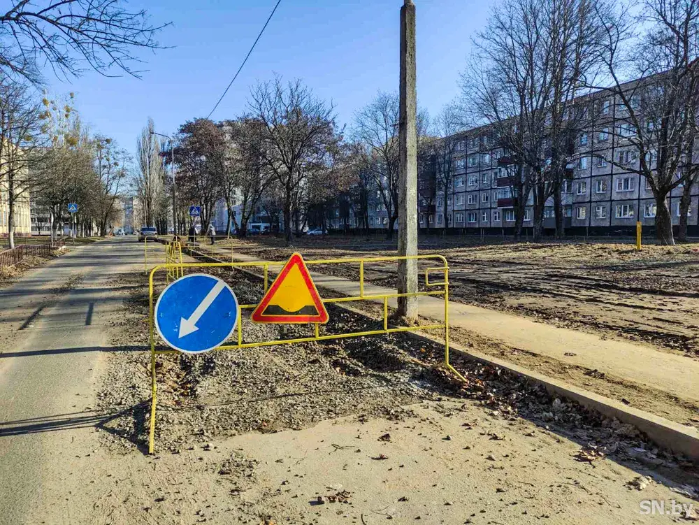У Светлагорску каля дзіцячага садка аўтобус трапіў у "пастку"