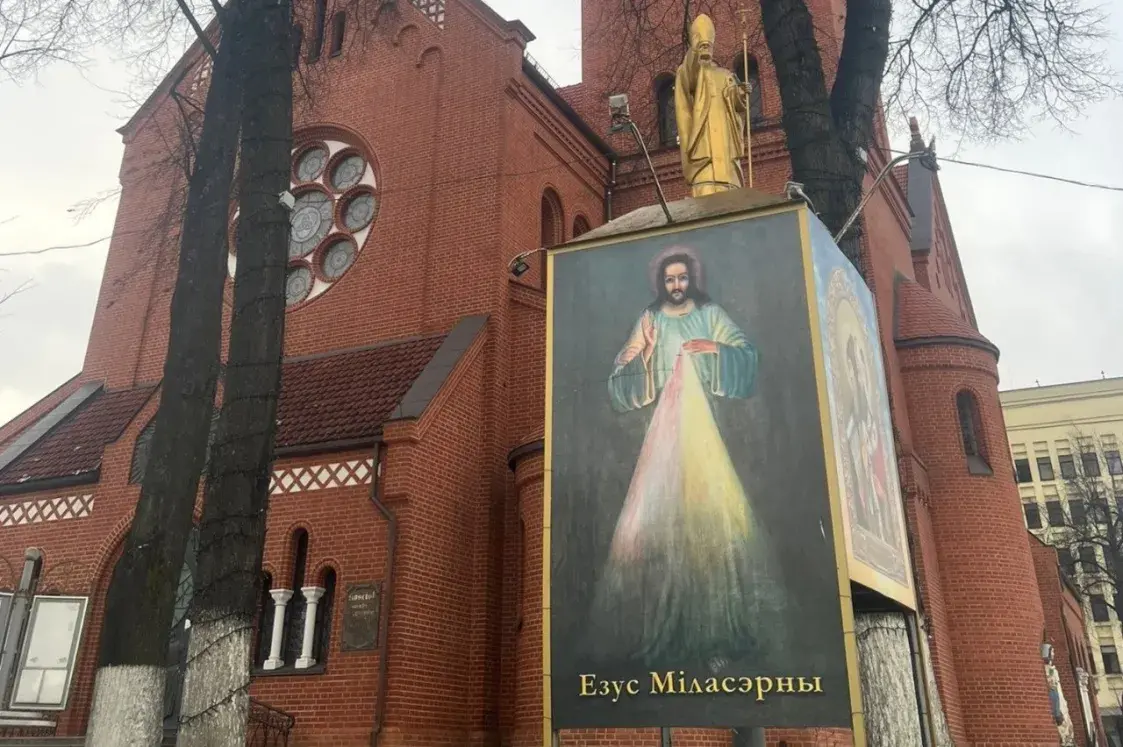 Каля Чырвонага касцёла ў Мінску адбыўся акт вандалізму