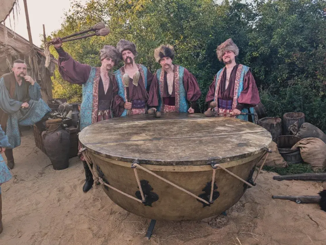 Беларускі гурт "Касары" зняўся ў культавым польскім серыяле "1670"