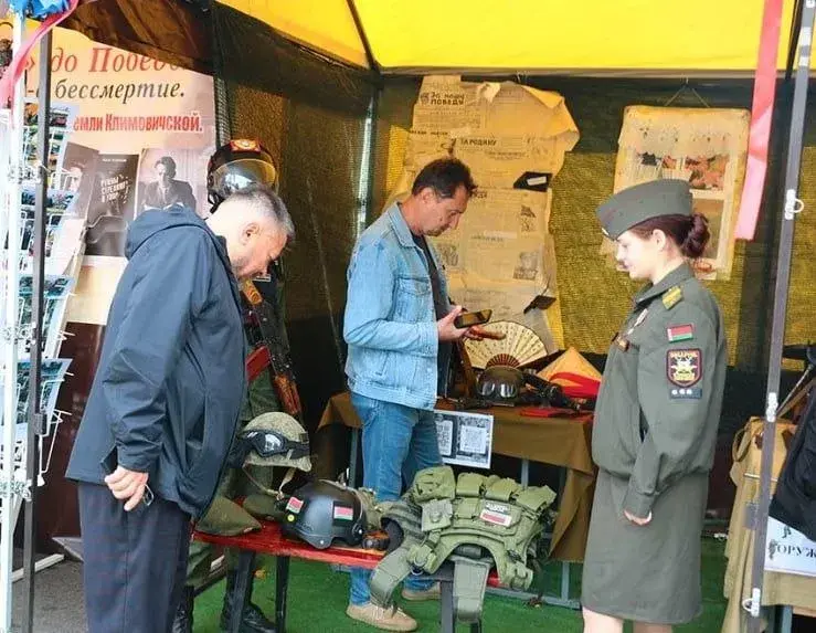 Гранатамёты, дубінку АМАП і форму спецназа прывезлі на Дзень беларускага пісьменства