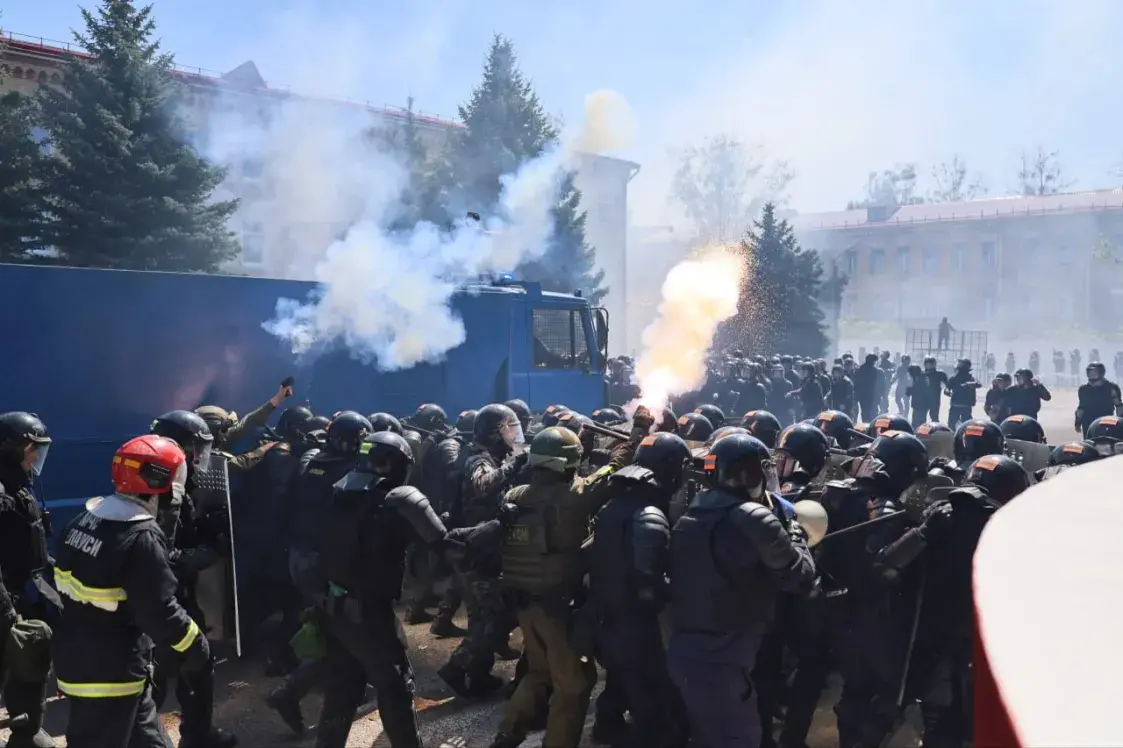 Міліцыі загадалі сачыць за чатамі на прадпрыемствах і скласці спісы дружыннікаў