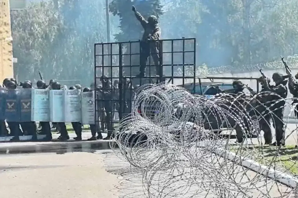 Міліцыі загадалі сачыць за чатамі на прадпрыемствах і скласці спісы дружыннікаў