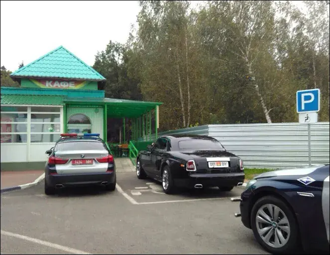 Тэсла ад Маска, BMW ад немцаў? Хто і якія "падарункі" ўручаў Лукашэнку 