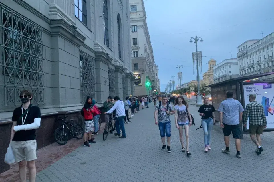 Жывыя ланцугі пасля "Пікета салідарнасці" дацягнуліся да плошчы Незалежнасці
