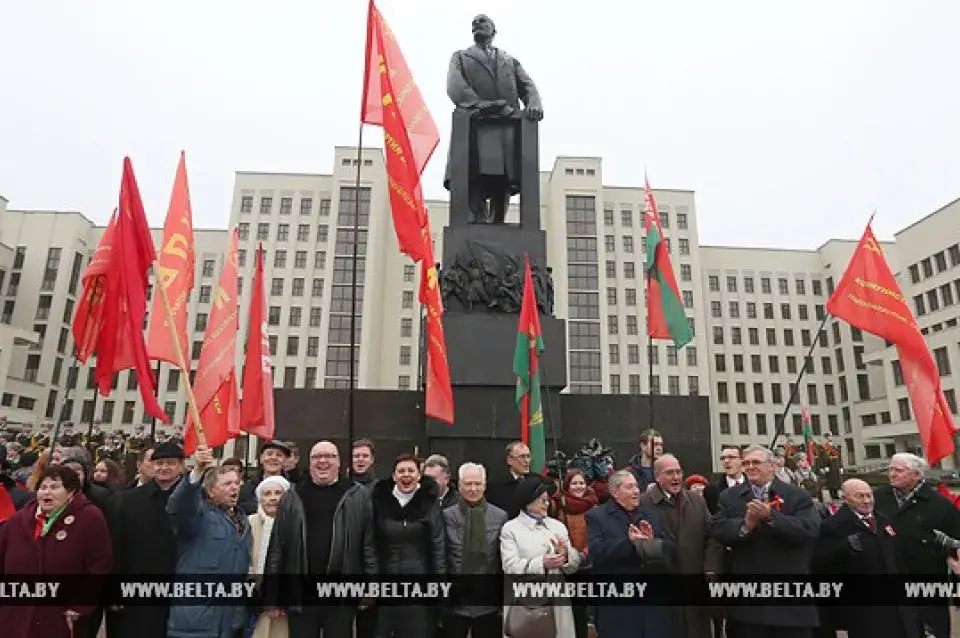 На 100-годдзе Кастрычніцкай рэвалюцыі ў Мінску прыйшло каля 700 чалавек