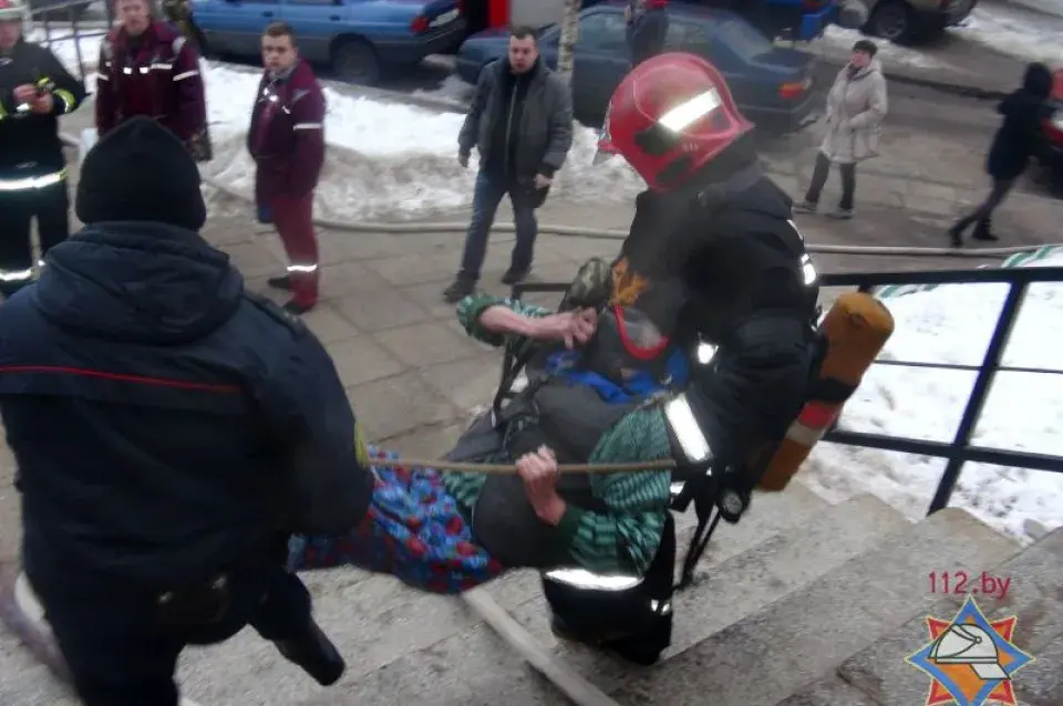 У сталічным Уруччы раніцай гарэў інтэрнат — 280 чалавек эвакуявалі (фота)