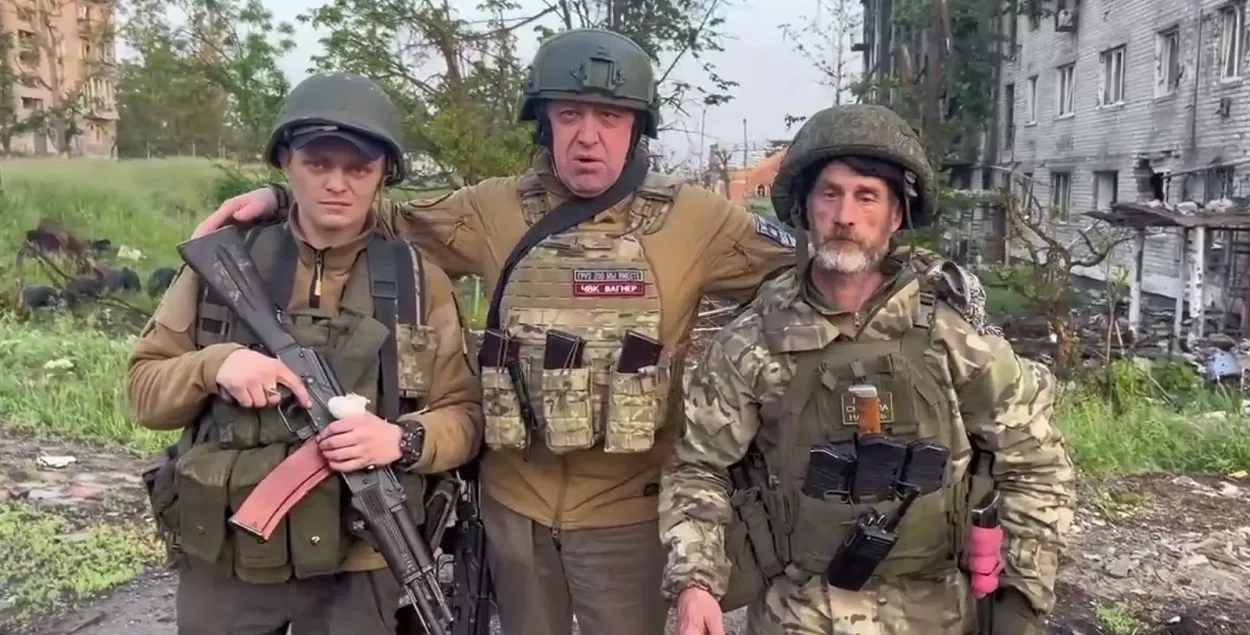 Глава ЧВК “Вагнер” Евгений Пригожин со своими подчинёнными / nsn.fm
