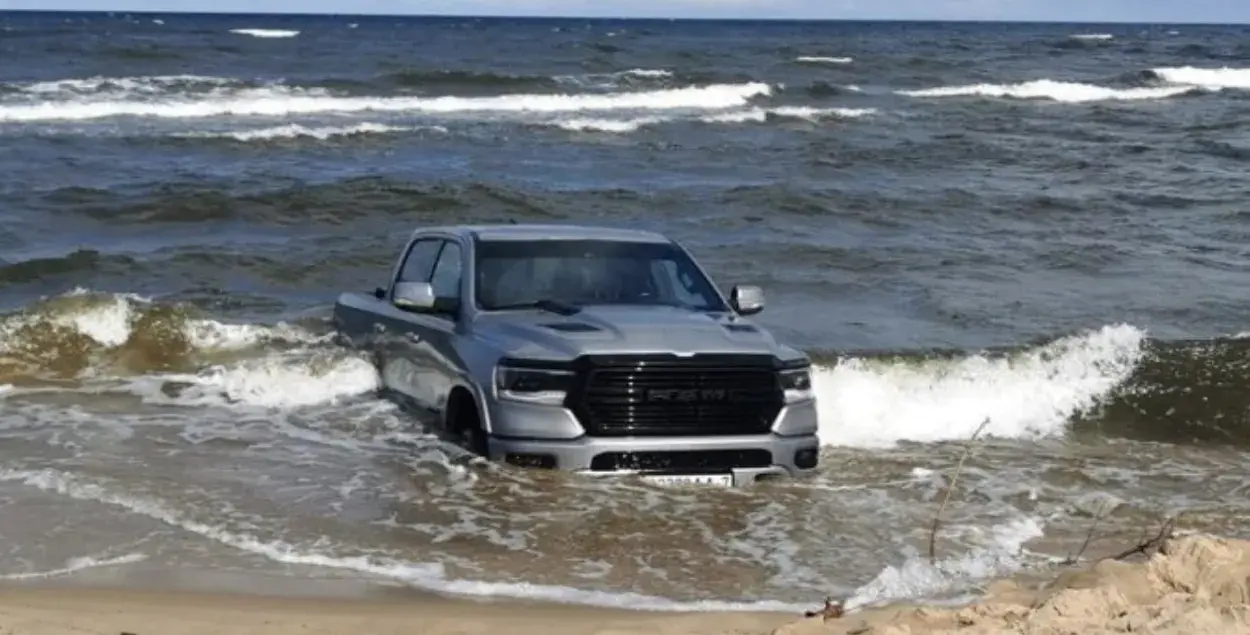 Аўтамабіль і мора / https://www.facebook.com/ltvzinas/
