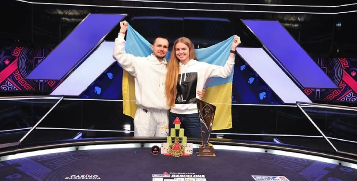 На награждение белорус вышел с флагом Украины​ / fr.pokernews.com
