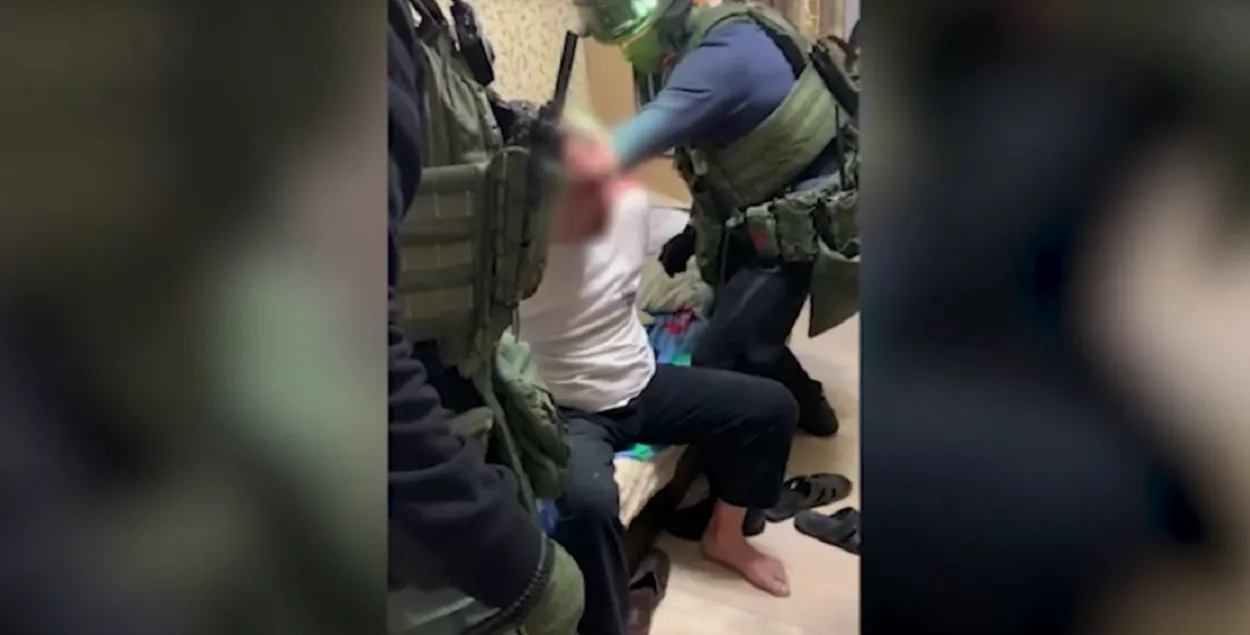 Затрыманне аднаго са зламыснікаў / Скрыншот з відэа t.me/police_minsk/
