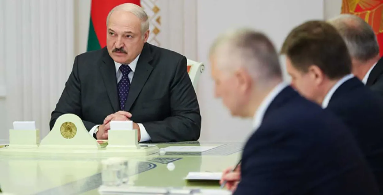 Лукашэнка запатрабаваў неадкладна зрабіць прагноз па пнеўманіях у Беларусі