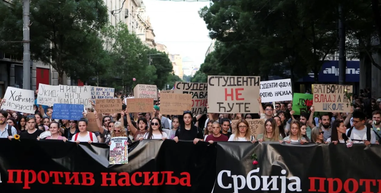 Протесты в Белграде 3 июня / Reuters
