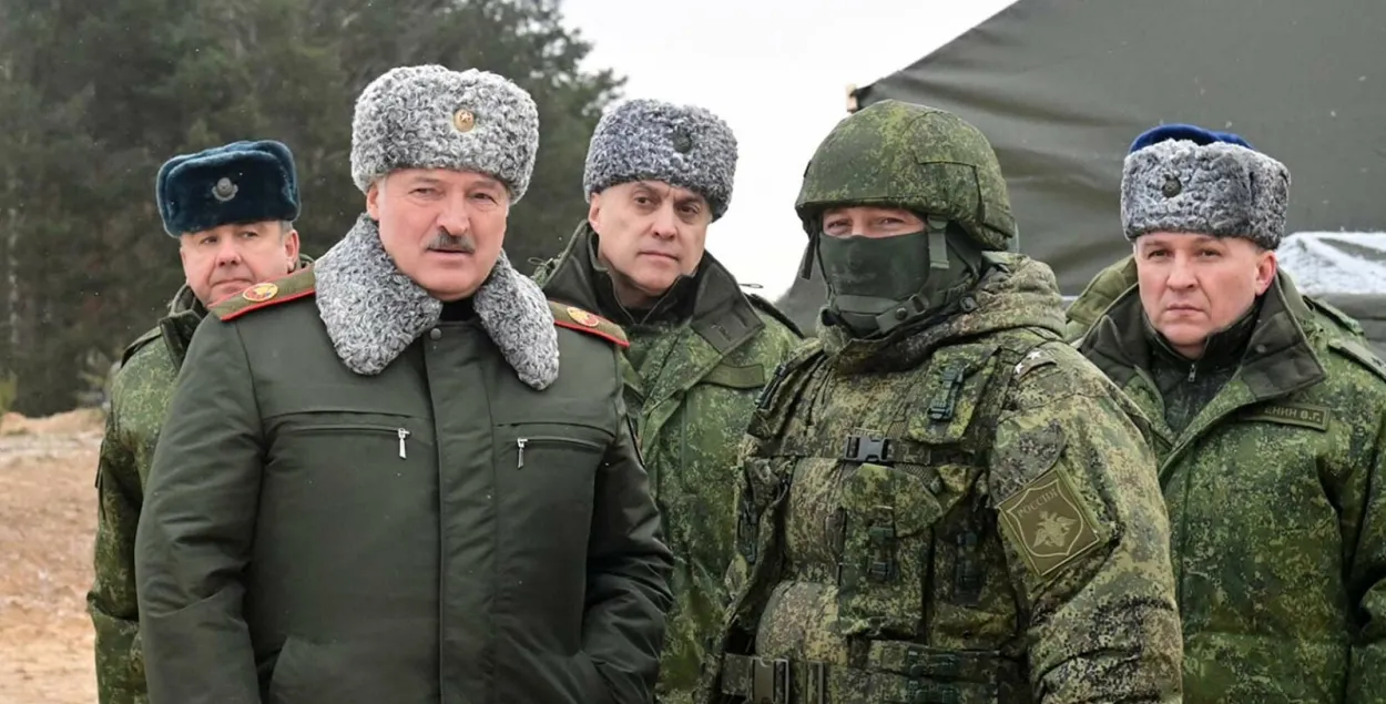 Аляксандр Лукашэнка з расійскім вайскоўцам у Беларусі, студзень 2023-га / president.gov.by
