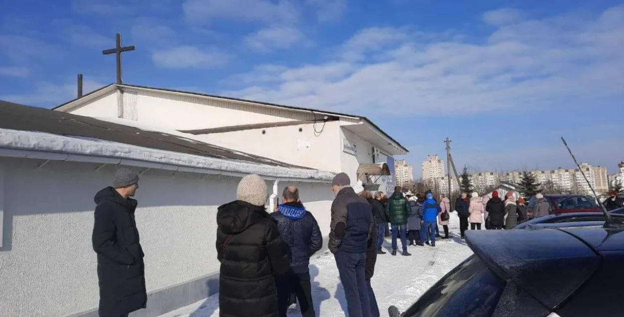 У Мінску ў пратэстанцкую царкву ўварваліся сілавікі