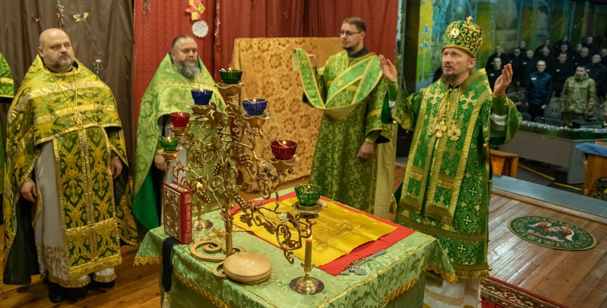 Мітрапаліт Веніямін падчас службы
