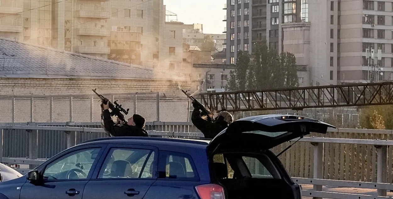 Во время атаки боевых дронов в Киеве / Reuters
