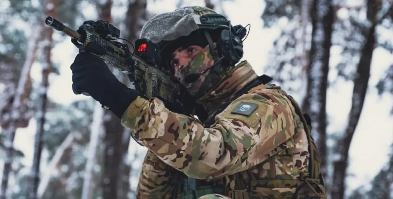 Украінскі баец на ахове мяжы / https://www.facebook.com/DPSUkraine/
