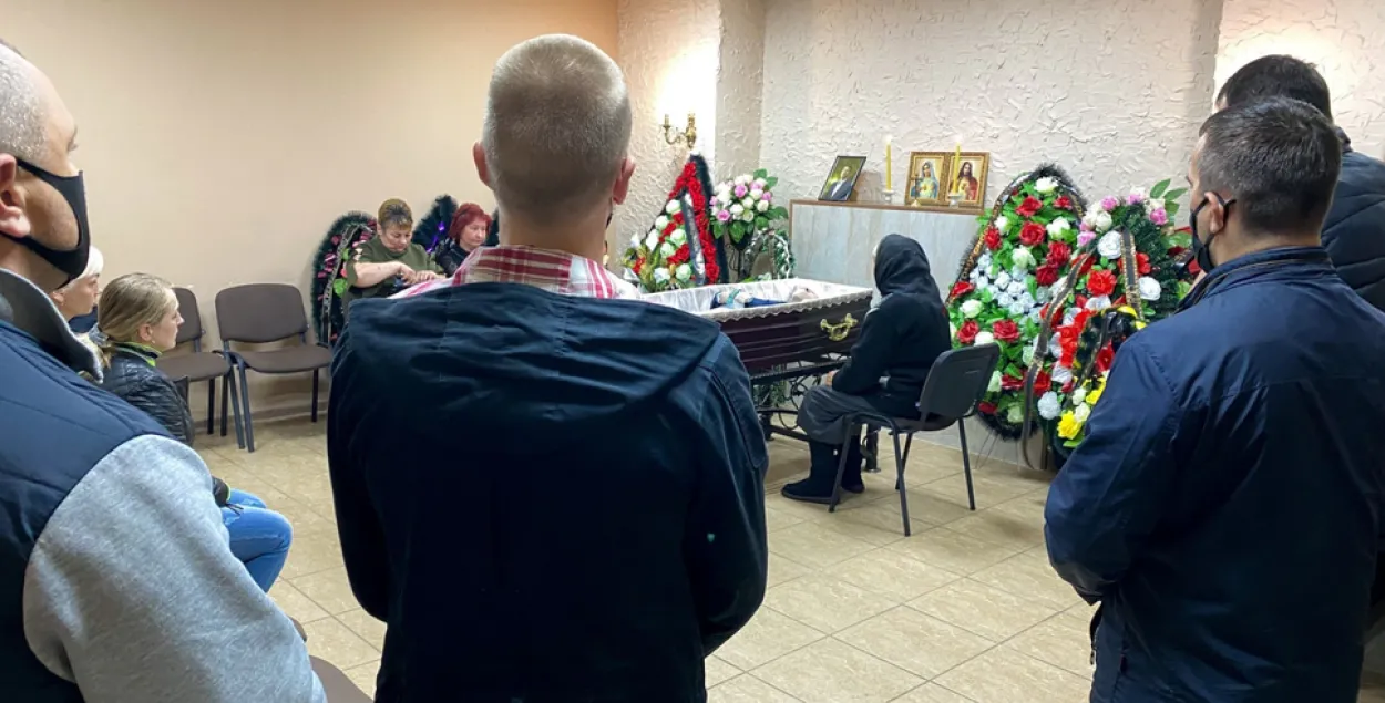 У Бярозаўцы пачалося развітанне з палітвязнем Вітольдам Ашуркам