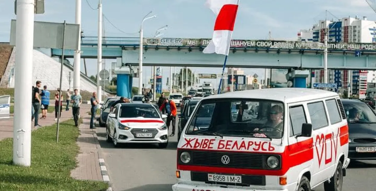 За аўтамабільны сігнал супраць УНС мінчука арыштавалі на 15 сутак