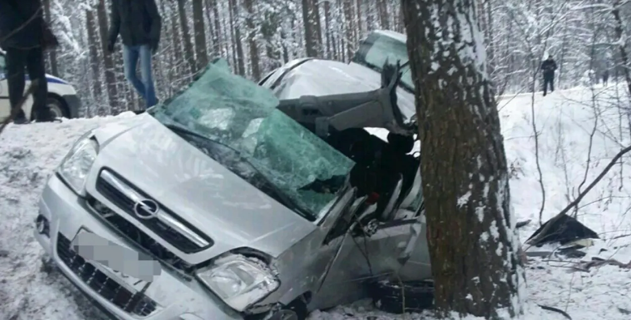 У ДТЗ пад Мінскам загінула жанчына, трое дзяцей шпіталізаваныя