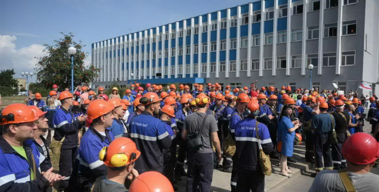 Рабочие "Гродно Азота" на забастовке / svaboda.org​