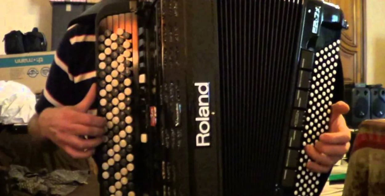 Roland FR-7XB. Скриншот: Youtube.com