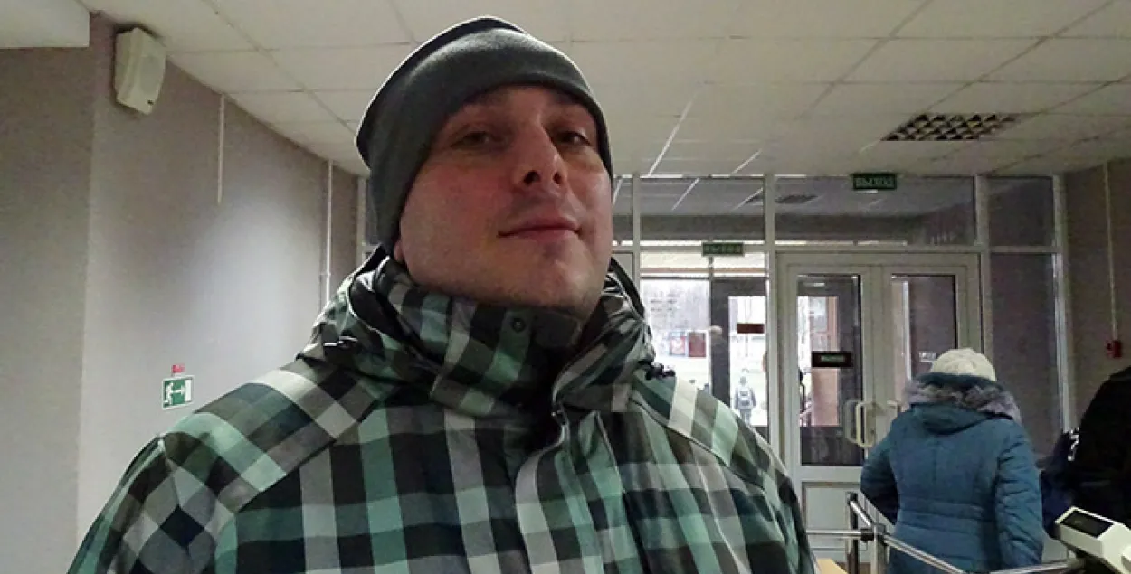 Андрей Белявский на выходе из суда, фото: Еврорадио
