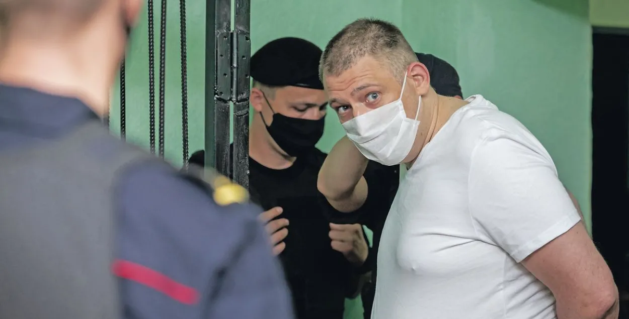 Сяргей Ціханоўскі звярнуўся да беларусаў з-за кратаў: "Ідзіце да перамогі!"