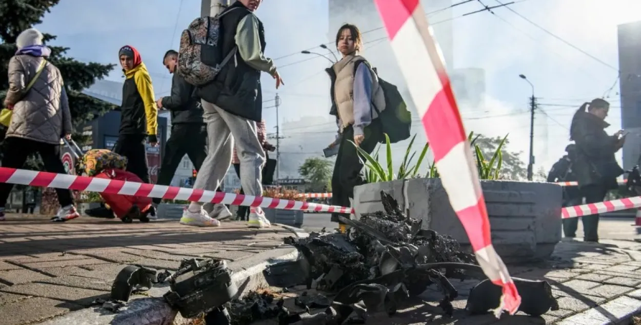 Абломкі беспілотнага лятальнага апарата (БПЛА) у Кіеве, кастрычнік 2022 года / Reuters
