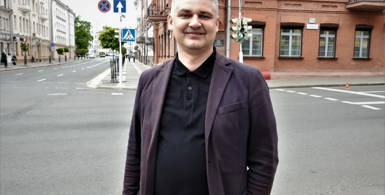 Лидер Движения "За Свободу!" Юрий Губаревич на улице Карла Маркса в Минске
