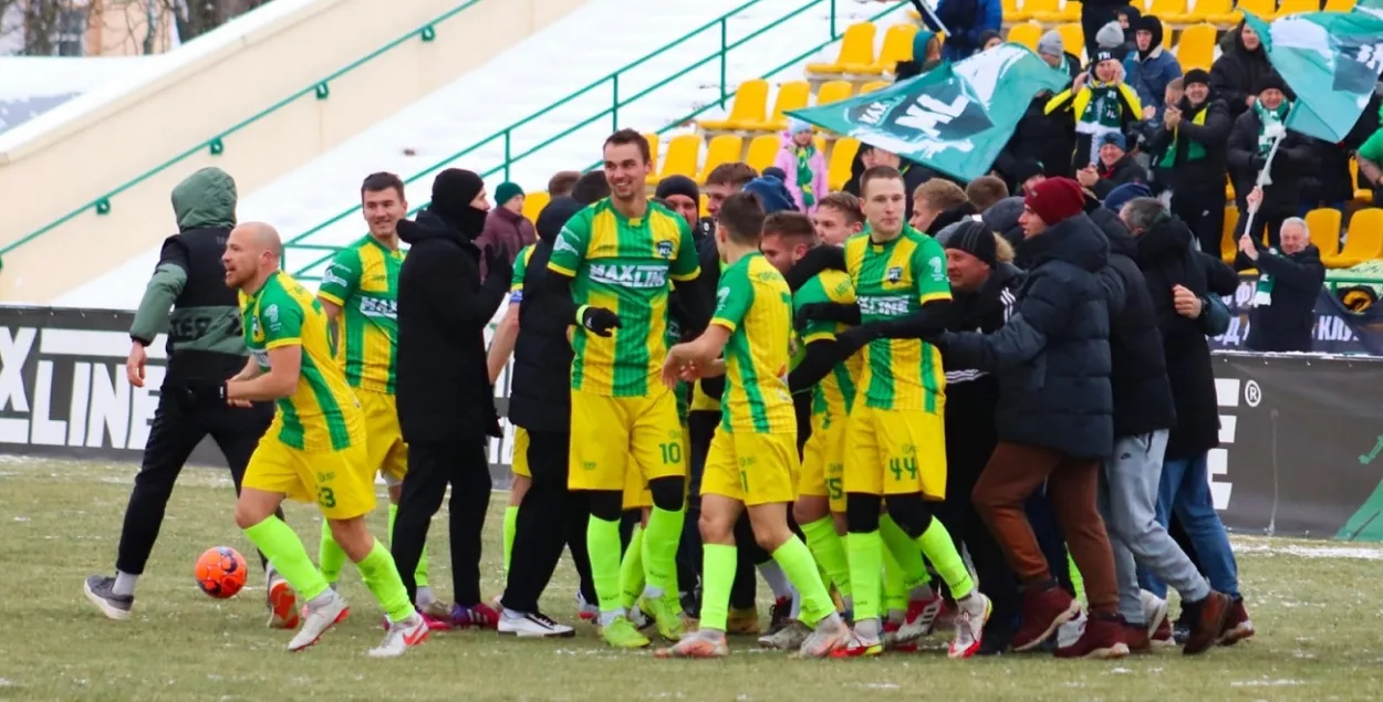Игроки и болельщики ФК "Макслайн" / vk.com/maxlinefc
