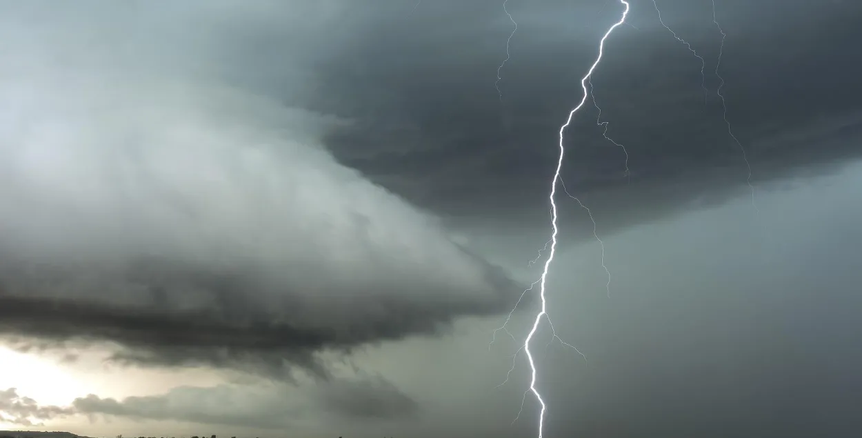 Гроза, иллюстративное фото
