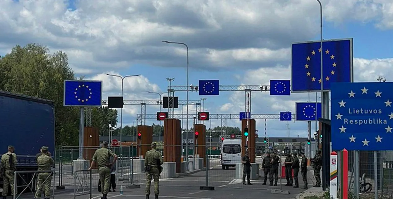 Почти все выходные движение в пункте пропуска Мядининкай было приостановлено / @granica_bypl
