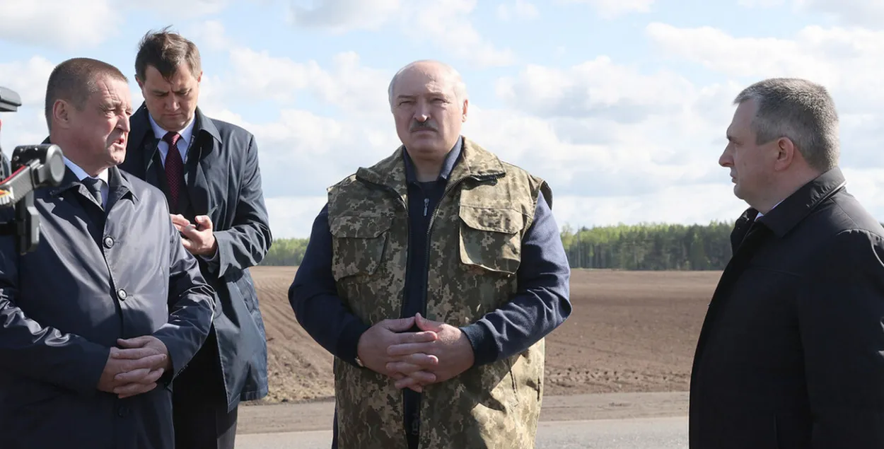 Александр Лукашенко во время поездки в Ветковский район Гомельской области/&nbsp;
