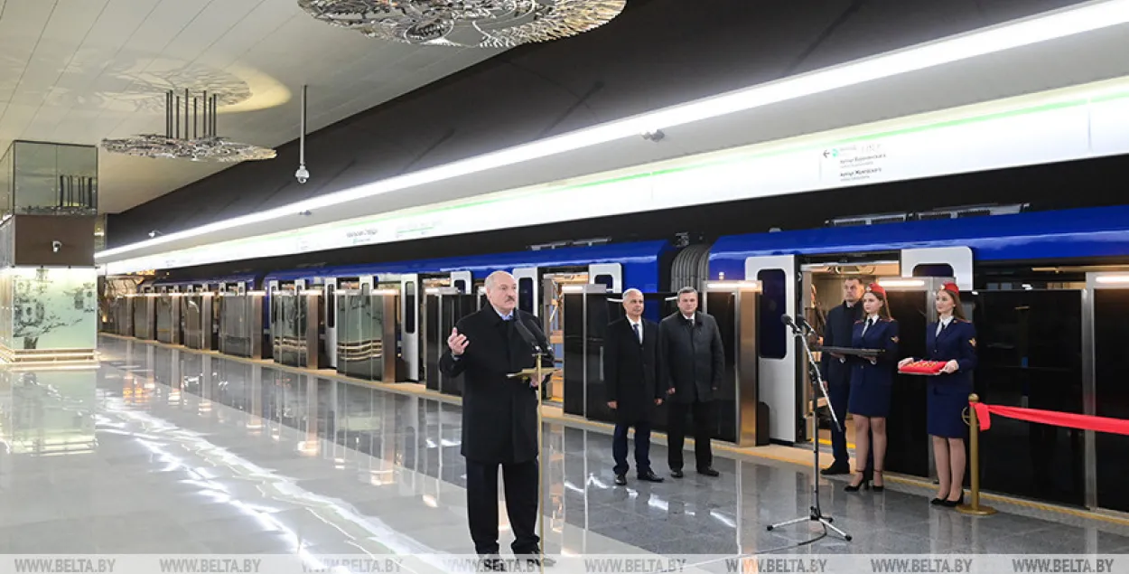 Александр Лукашенко в минском метро / БЕЛТА​