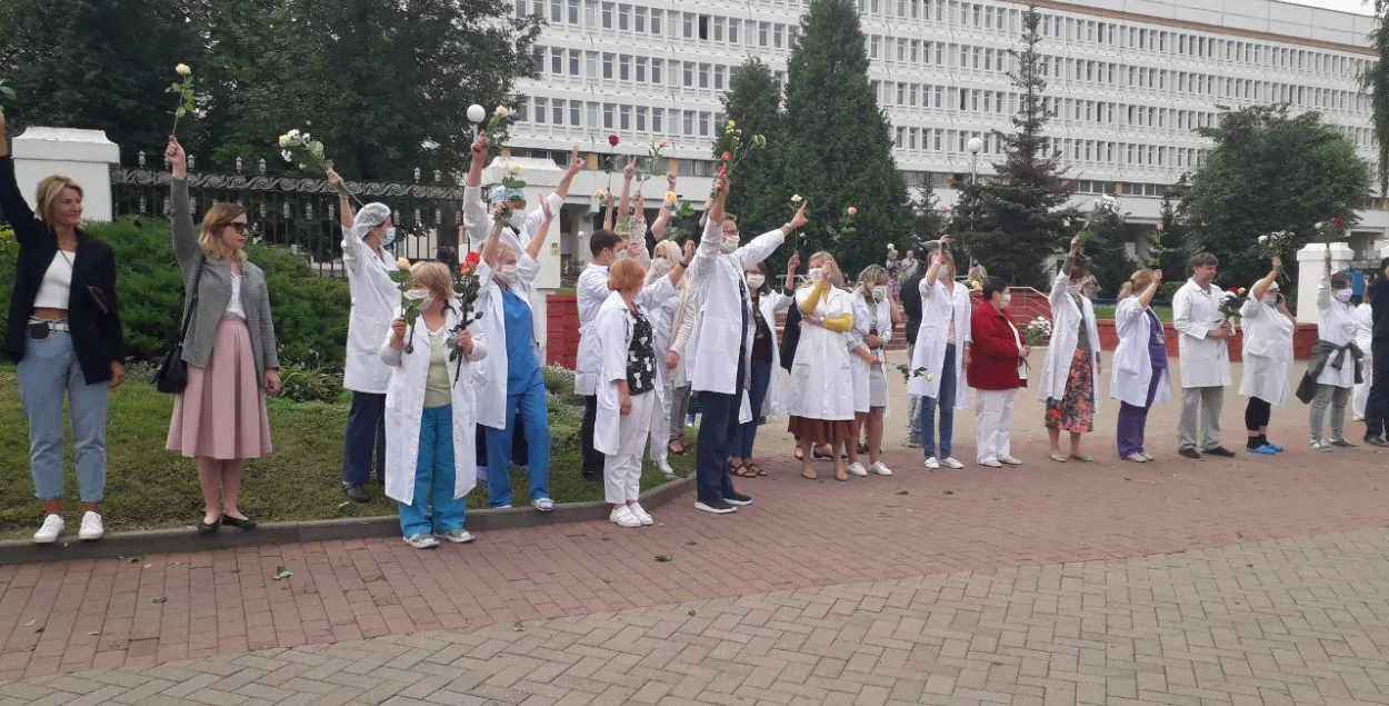 Медыкі 1-й гарадской бальніцы Мінска выйшлі&nbsp;на акцыю салідарнасці/ Еврорадио