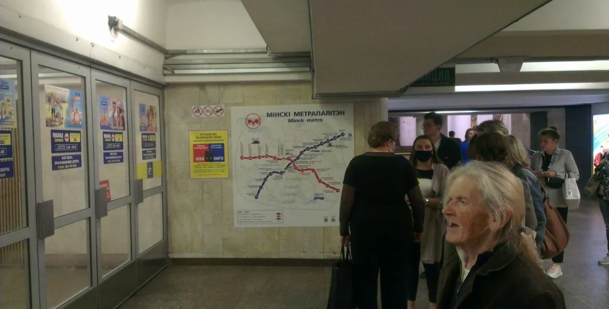 Станцыю метро "Кастрычніцкая" ў Мінску перакрылі 