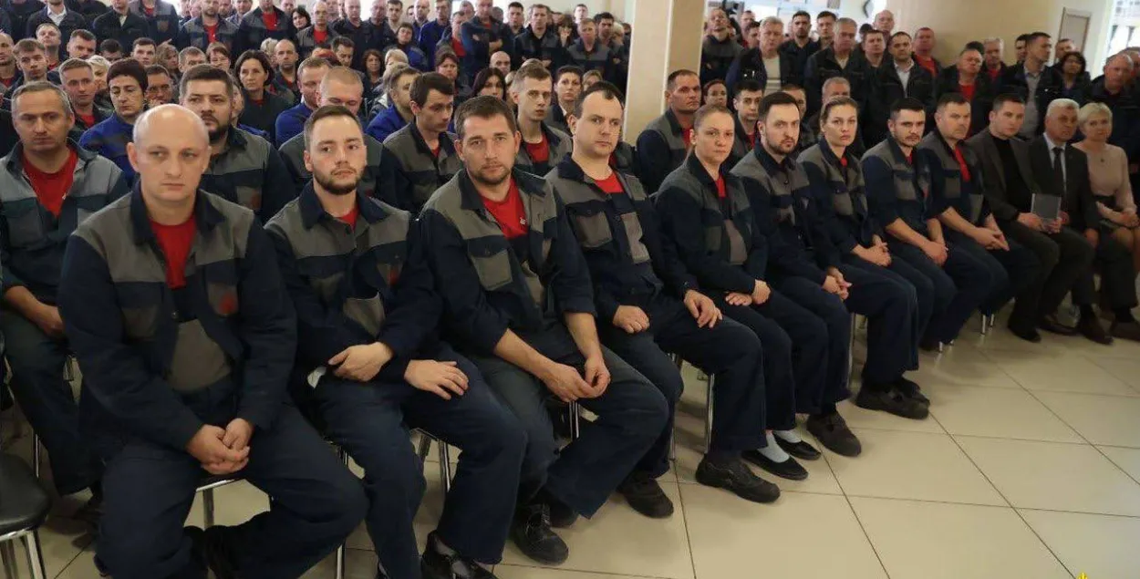 Сустрэча кіраўніцтва сілавога блока з працоўнымі Брэста з нагоды "ваенна-палітычнай абстаноўкі ў краіне" / @modmilby
