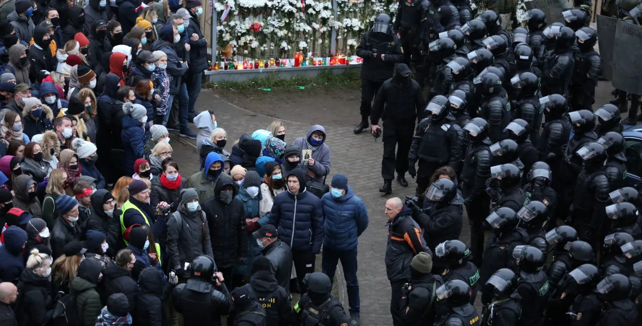Супрацьстаянне на "Плошчы Перамен" 15 лістапада / Reuters