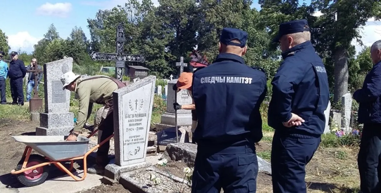 На предполагаемой могиле Виктора Калиновского / harodniaspring.org/​