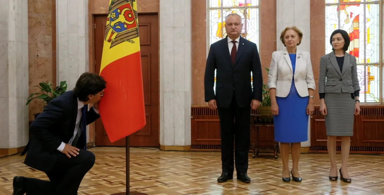 Новая прэмь'ер-міністарка Малдовы Мая Санду, спікер парламента Зінаіда Грачаны&nbsp;і прэзідэнт Ігар&nbsp;Дадон / Reuters