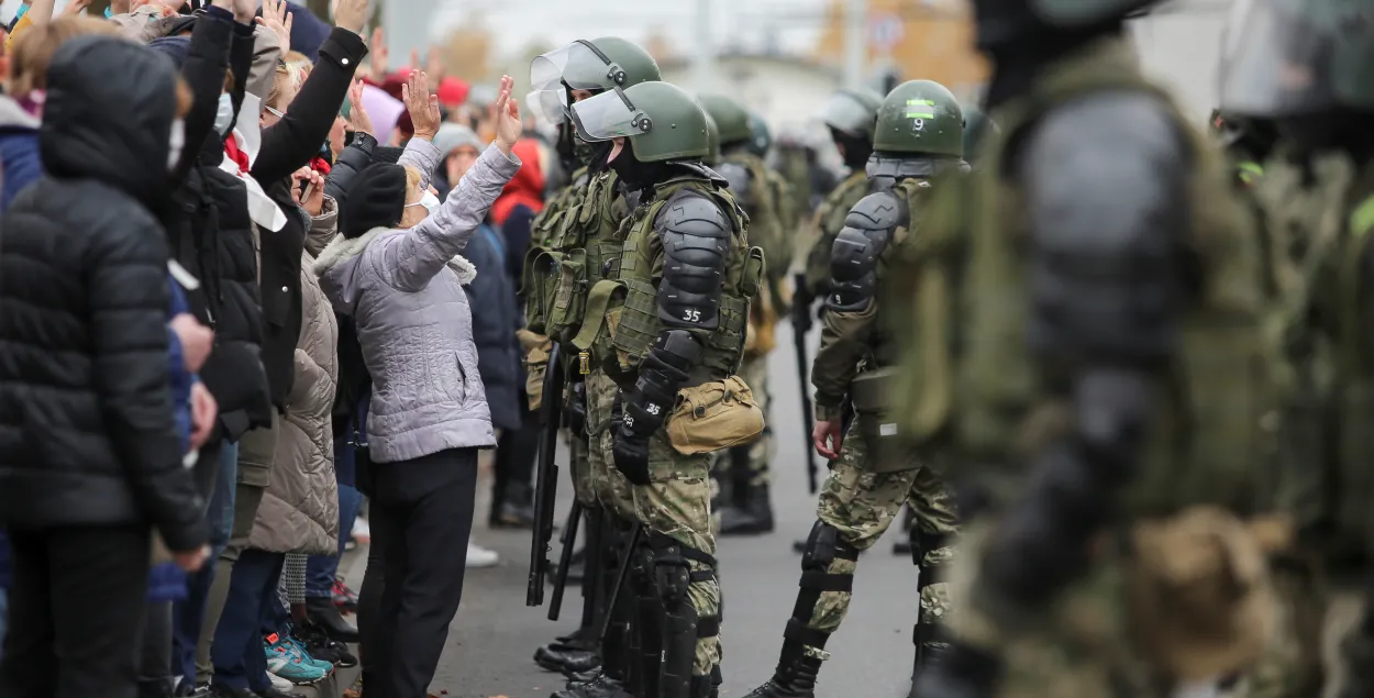 Супрацоўнікі ўнутраных войскаў на акцыі пратэсту / Reuters