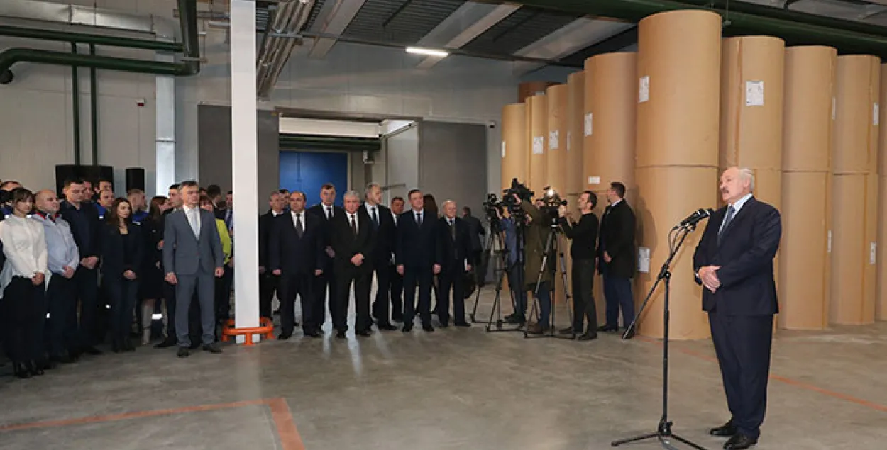 Лукашенко на Шкловском предприятии / president.gov.by​